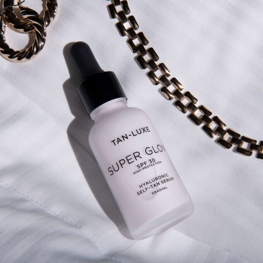 MOST WANTED | Cinq raisons pour lesquelles vous allez adorer Tan-Luxe Super Glow SPF