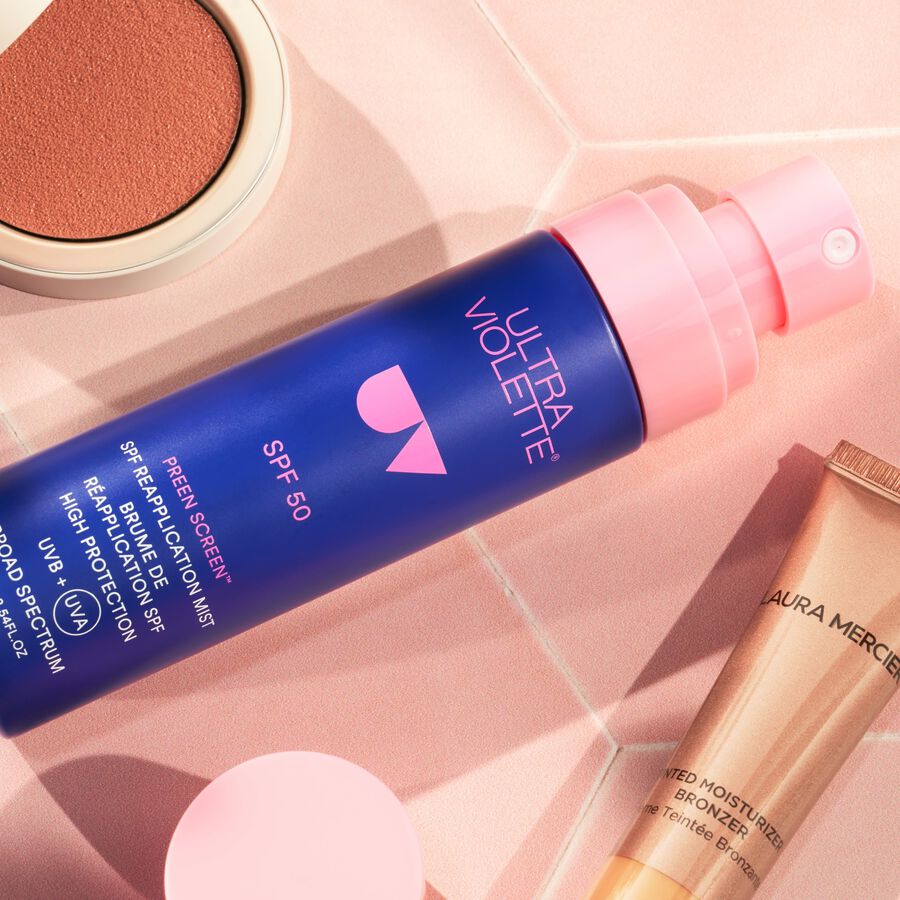 Comment réappliquer de la crème solaire sur votre maquillage (sans le gâcher !)