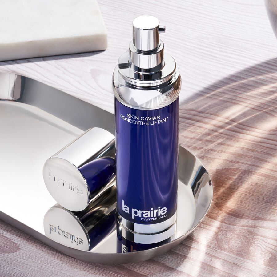 Nous avons demandé à deux personnes d'évaluer le Liquid Lift, le best-seller de La Prairie.