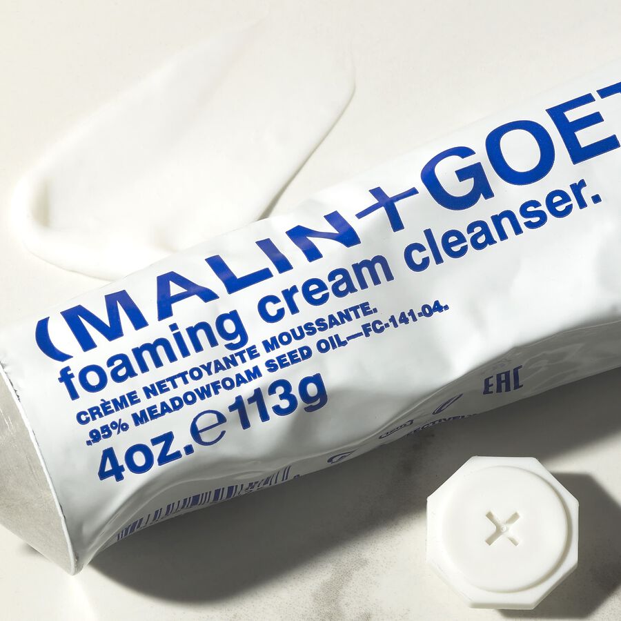 Onze aankoopcoördinator neemt de schuimende reiniger van Malin + Goetz op de proef