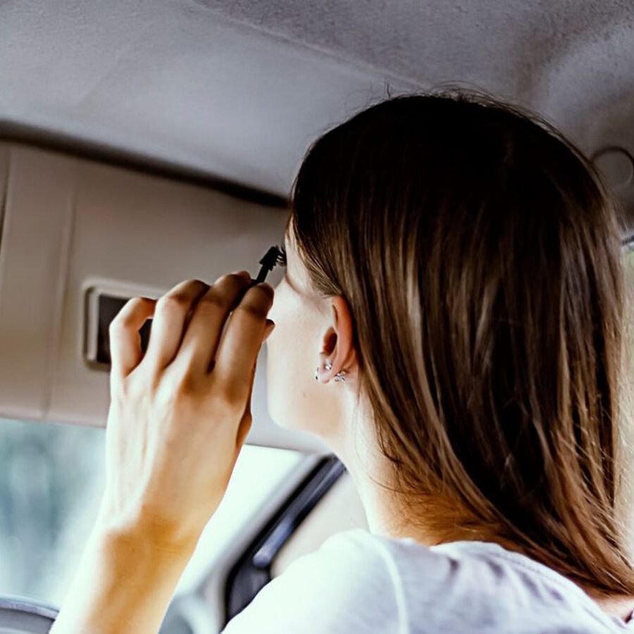 UNCOVERED | How To Apply Makeup On Your Commute