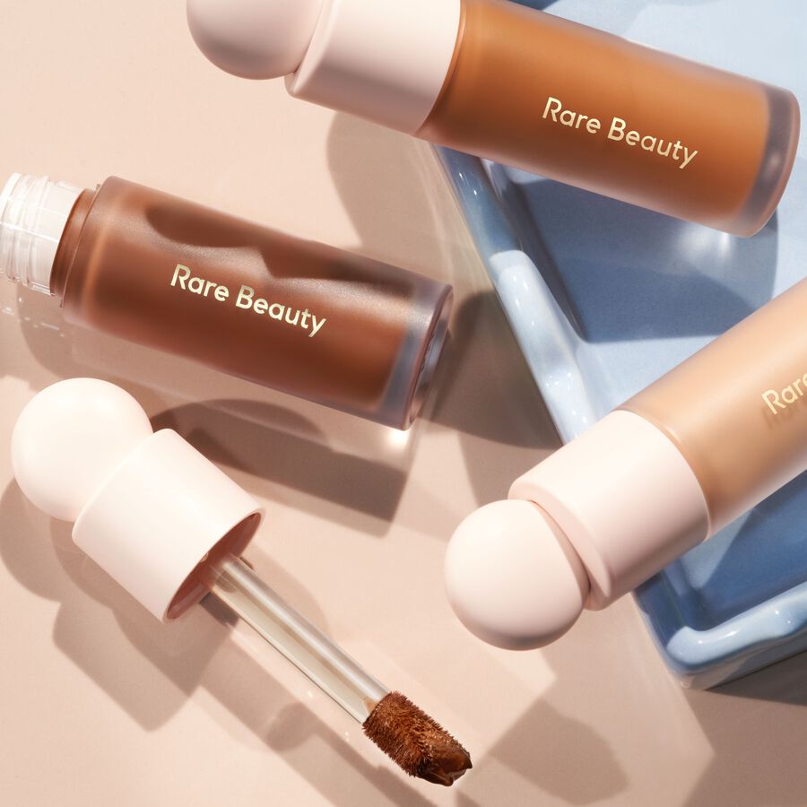 MOST WANTED | Onze eerlijke review van de Rare Beauty Liquid Touch Brightening Concealer