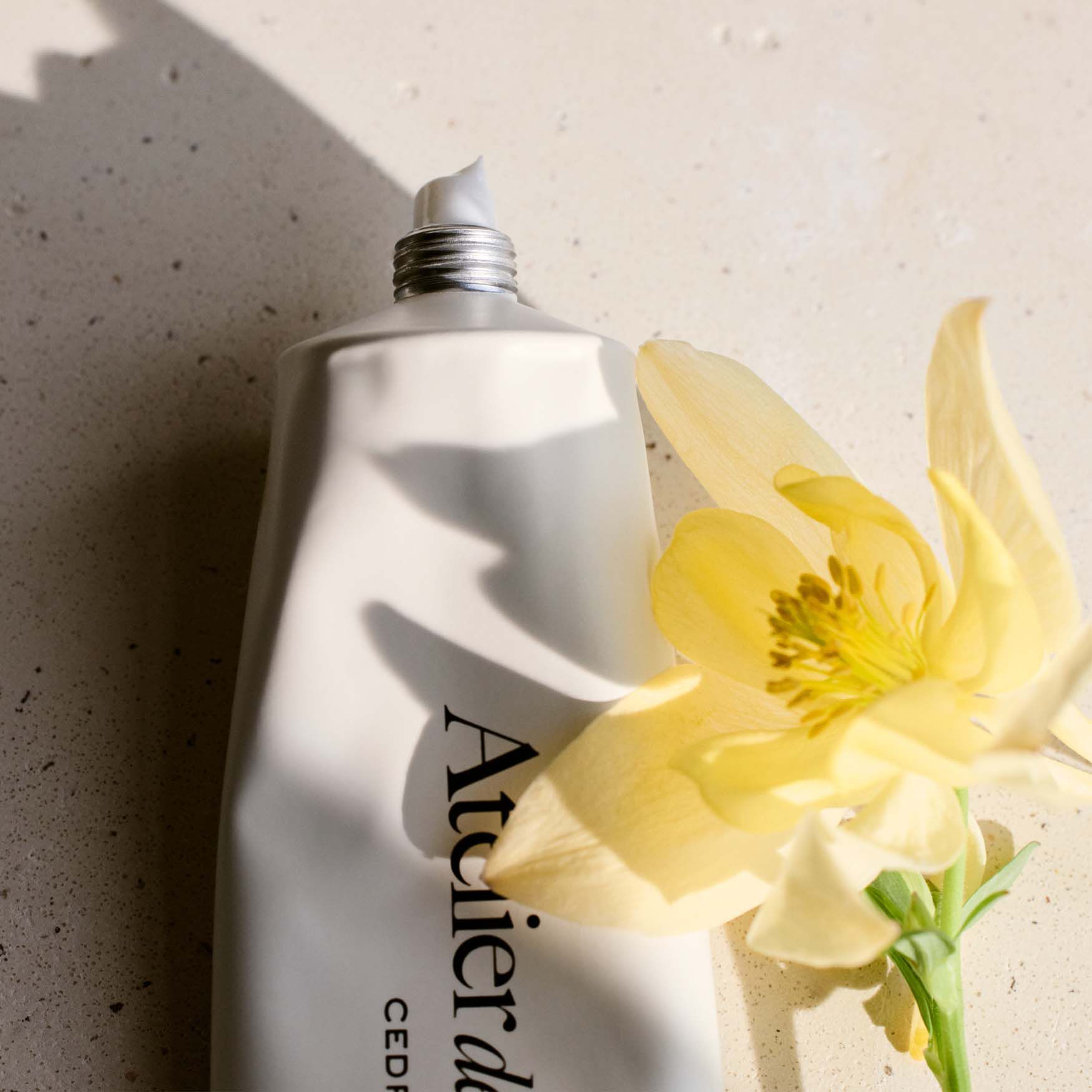 Chloé Atelier des Fleurs ハンドクリーム 50ml Chloe 【並行輸入品】クロエ アトリエ ドゥ フルール シダー