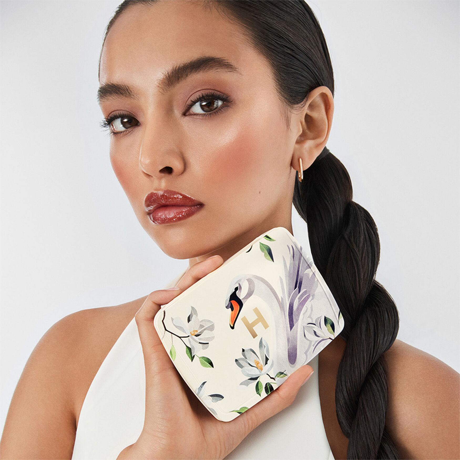 Hourglass Ambient Lighting palette【SWAN】 Hourglass Ambient Lighting Edit Unlocked Swan | Space NK