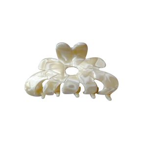 Amma Clip in Butter Pearl