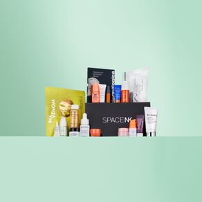 Receive when you spend &euro;144 on Skincare. APP UK & IE only.</h3>