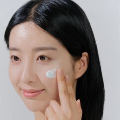 Skin1004 Madagascar Centella Hyalu-Cica Water-Fit Sun Serum, , large, image3