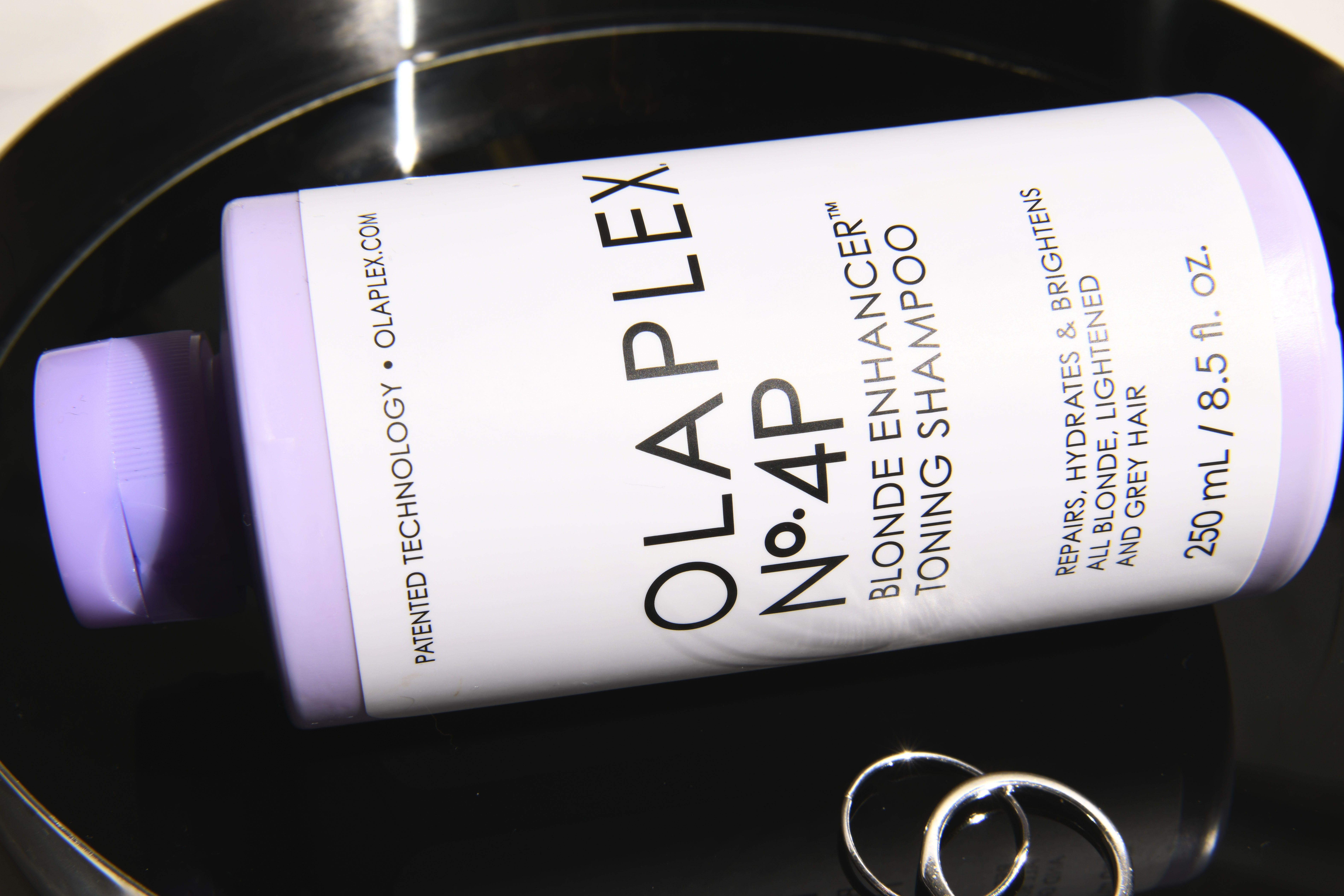 Maak kennis met de paarse shampoo die je haarkleur doet herleven Maak kennis met de paarse shampoo die je haarkleur doet herleven
