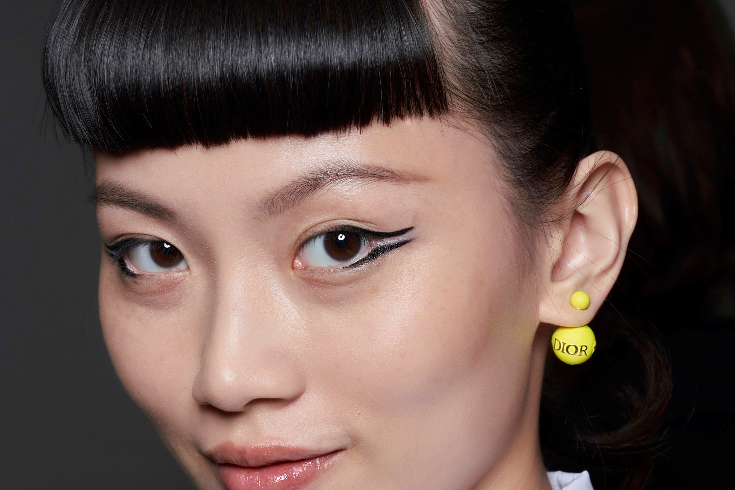 How To Tap Into The Glass Hair Trend With Our 4-Step Routine How To Tap Into The Glass Hair Trend With Our 4-Step Routine