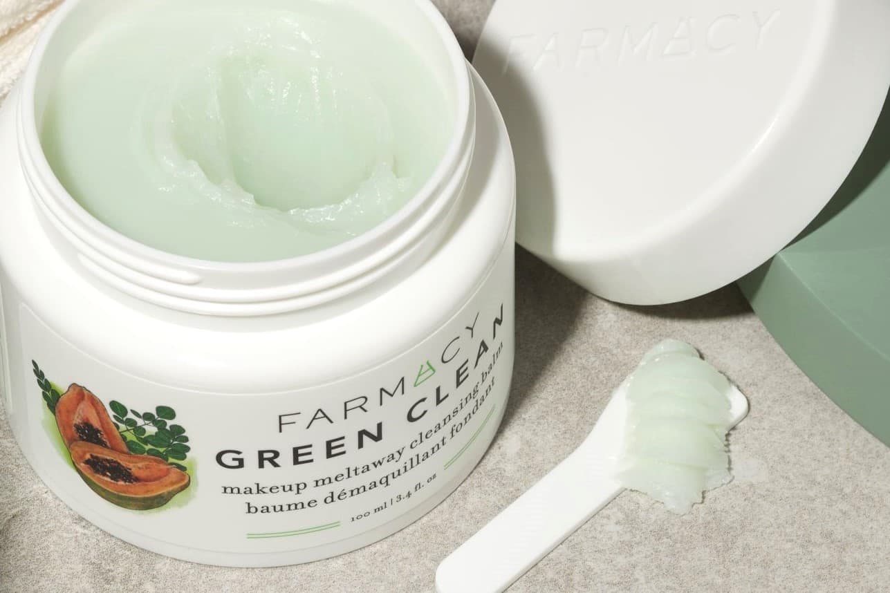 Dit zijn de 9 Farmacy-producten die we echt waarderen Dit zijn de 9 Farmacy-producten die we echt waarderen
