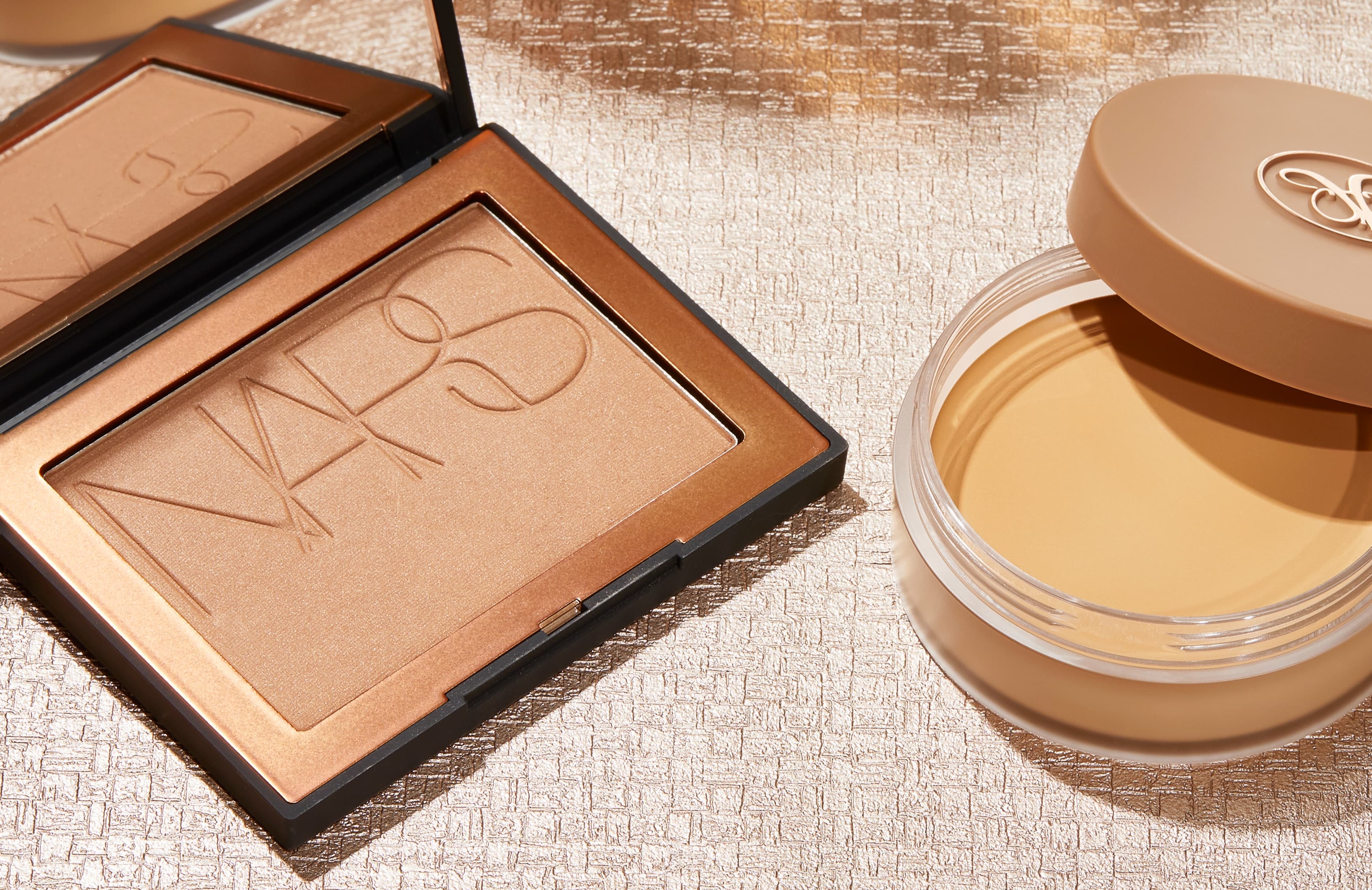 Cream vs. Powder Bronzer: Which Is Best For Summer? Cream vs. Powder Bronzer: Which Is Best For Summer?