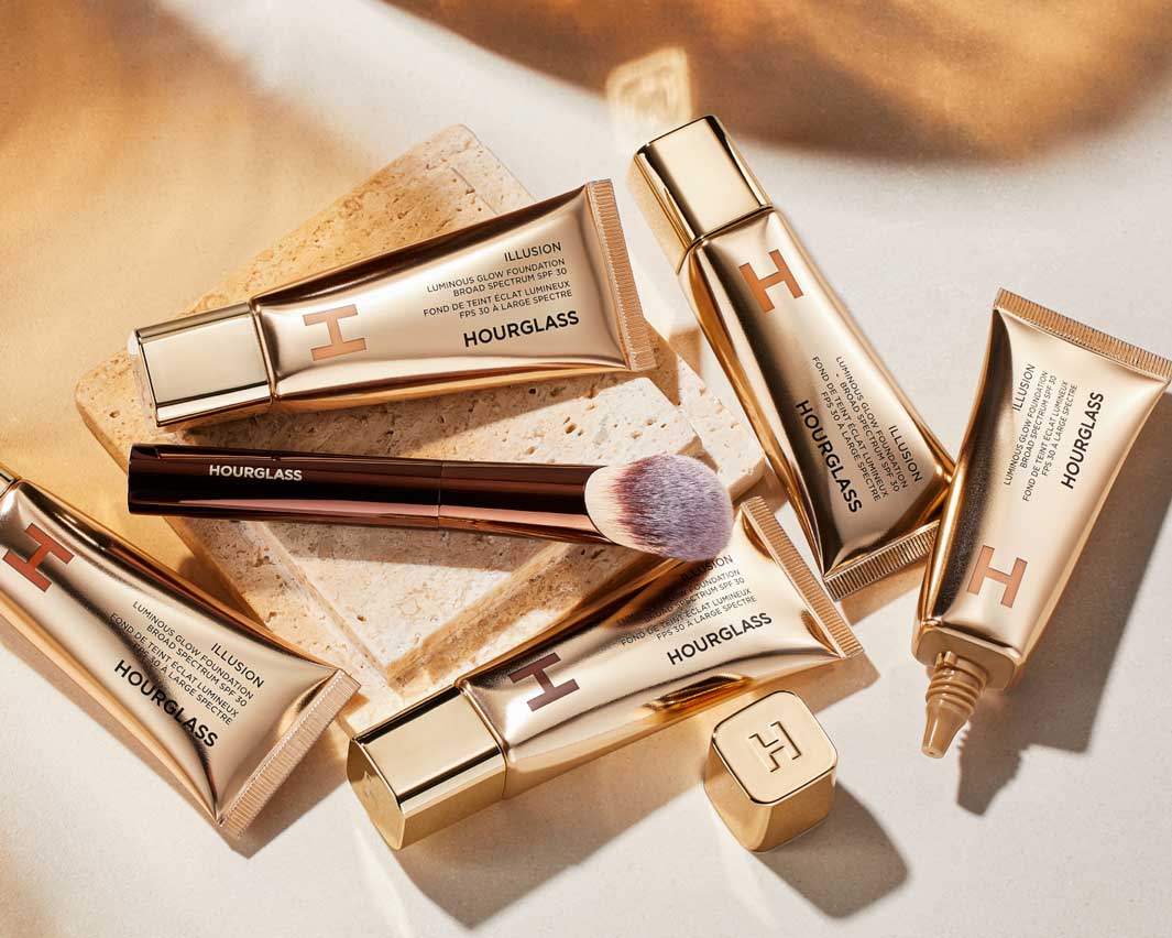 Meet Hourglass' Illusion Luminous Glow Foundation