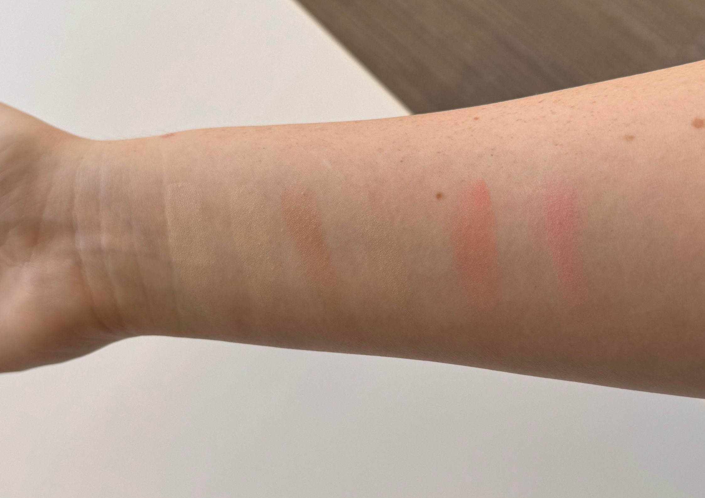 Hourglass Deer Ambient Lighting Unlocked Palette swatches