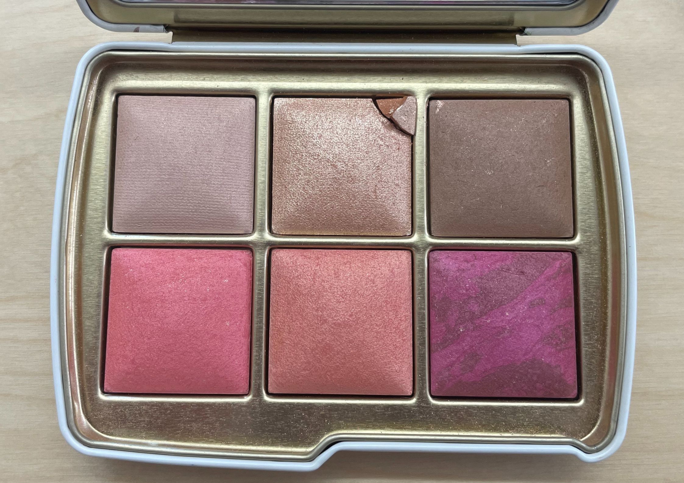 Hourglass Swan Ambient Lighting Unlocked Palette