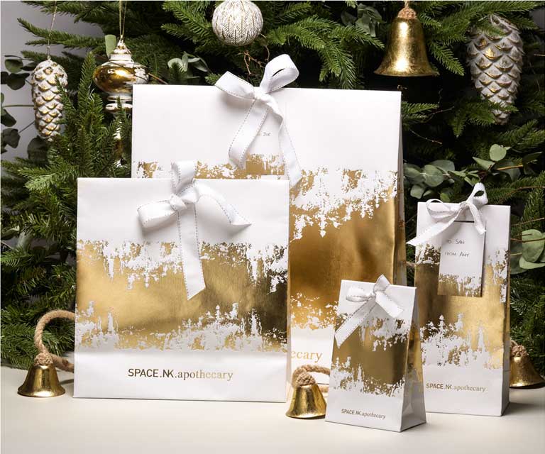 Gift wrap in white and gold
