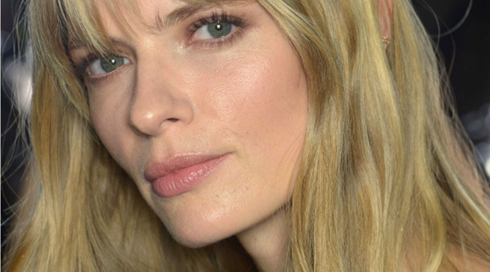 How to Style Frizzy Hair
