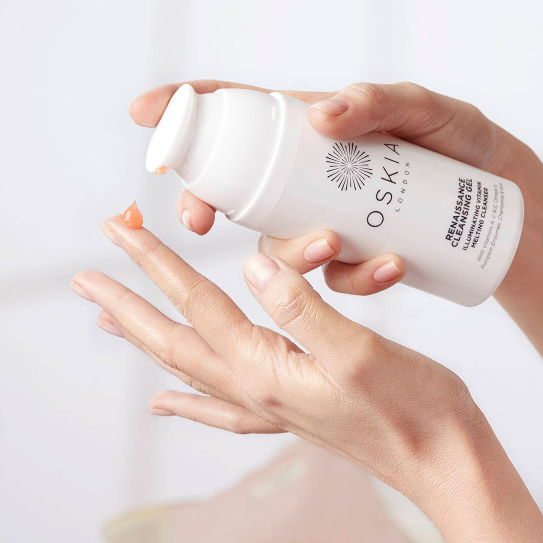 Oskia Renaissance Cleansing Gel Illuminating Vitamin Melting